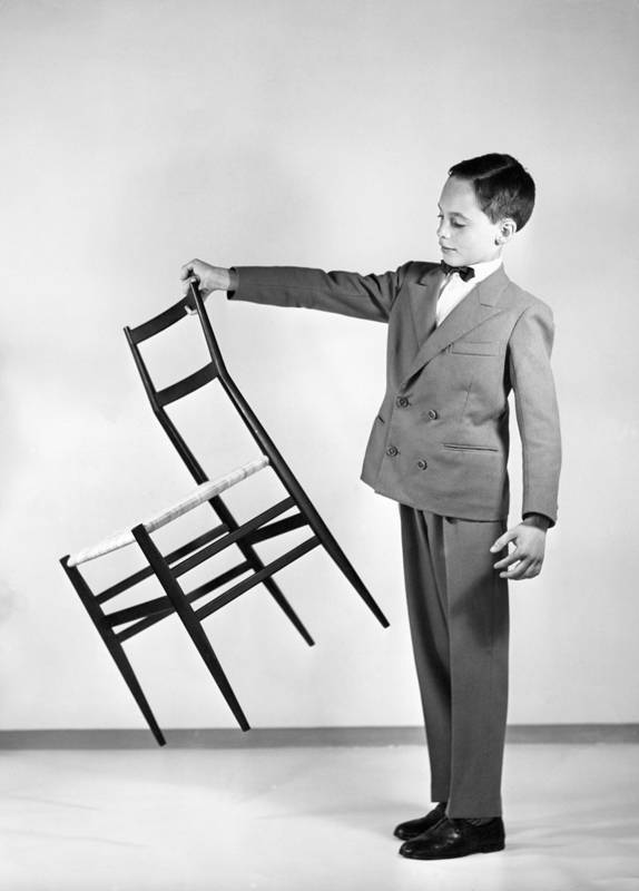 <p>Chaise <em>Superleggera, </em>1957 – Fabricant : Cassina. © Gio Ponti Archives, Milan</p>
