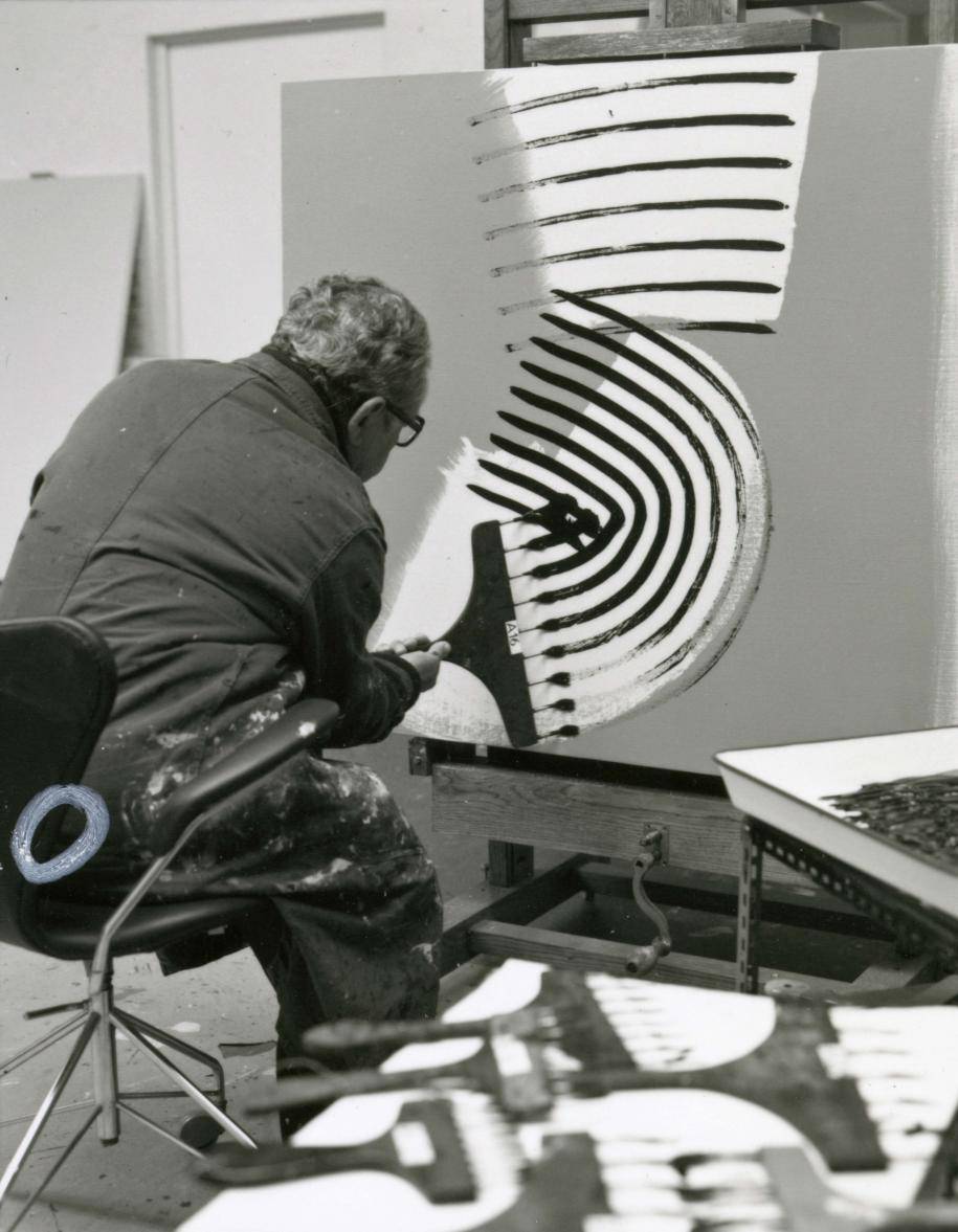 <p>François Walch, <em>Hans Hartung dans son atelier d’Antibes, </em>1975</p>
