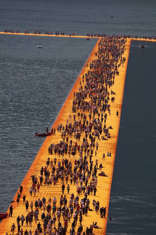 <p>Christo, “The Floating Piers”, Project for Lake Iseo, Italy (2014-16). Photo: Wolfgang Volz © Christo 2016</p>
