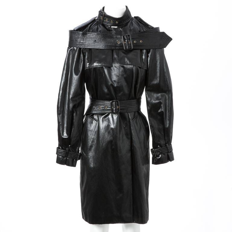 <p>JEAN PAUL GAULTIER, JPG BELTED TRENCH : 1998</p>
