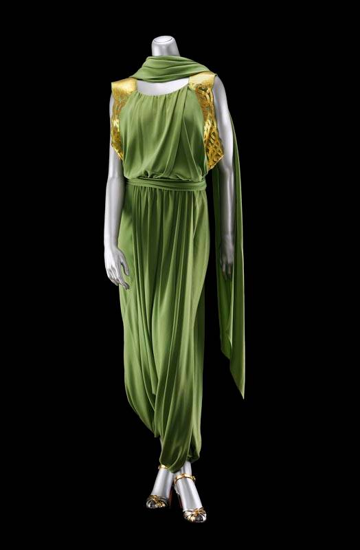 <p>“Woman’s evening pants ensemble,”<em> </em>automne 1935–36, Jeanne Lanvin. Donation Lucy T. Aldrich. Photo : Museum of Fine Arts, Boston.</p>

