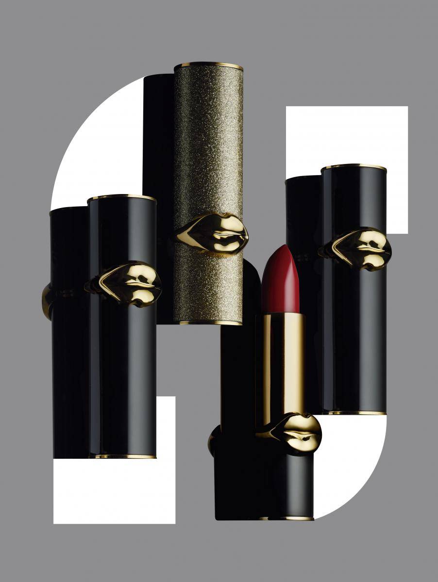 <p><span class="fs-sub-1">L’immense make-up artist Pat McGrath propose deux collections de rouges à lèvres, l’une à la texture c rémeuse et l’autre ultra réfléchissante. “LuxeTrance Lipstick”, no 416 tropicalia et “BlitzTrance Lipstick”, <strong>PAT MCGRATH LABS.</strong> En vente à la boutique Sephora ChampsÉlysées. À découvrir également, le nouveau gloss OpuLust au fini glamour pailleté.</span></p>
