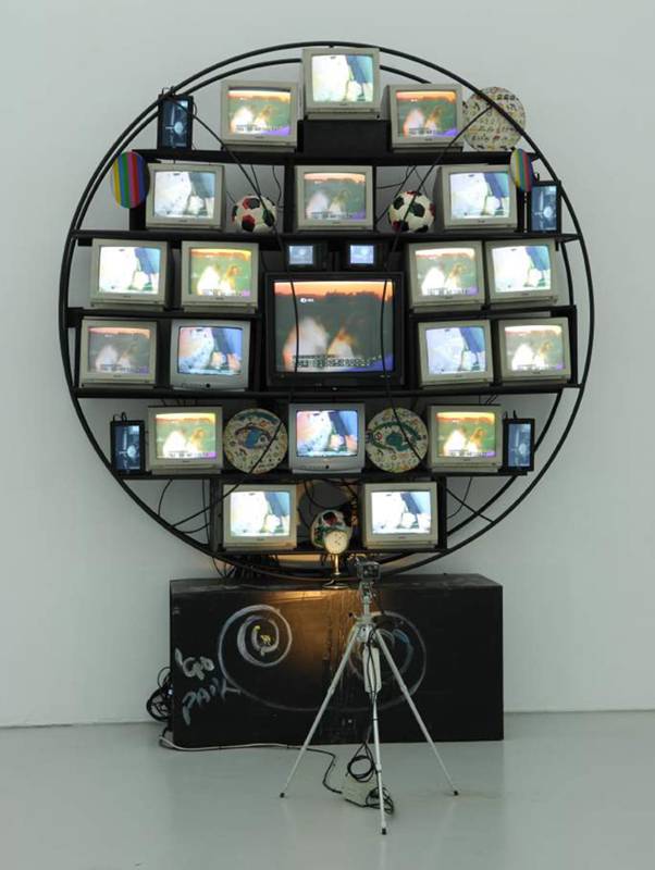 <p>Hakgojae Gallery : Nam June Paik, “Sfera / Punto Elettronico” (1990). Art Basel Hong Kong Online Viewing Room</p>
