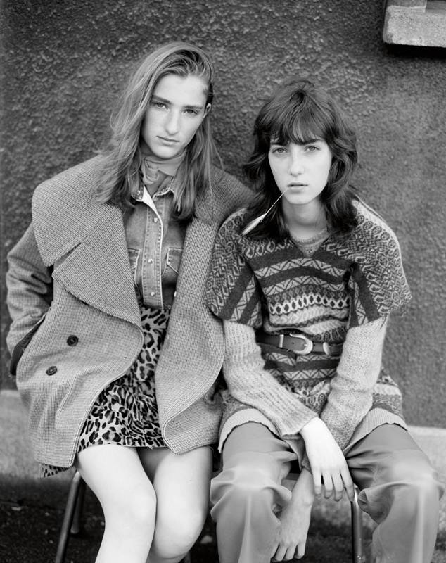 <p>To the left : mohair' coat, ROCHAS. Denim Shirt and scarf, MIU MIU. Leather' skirt with leopard print, SKIIM. To the right : Jacquard' wool pull and leather' trousers, ERIKA CAVALLINI. Cashmere' pull, AVANT TOI. Belt, ALBERTA FERRETTI. </p>
