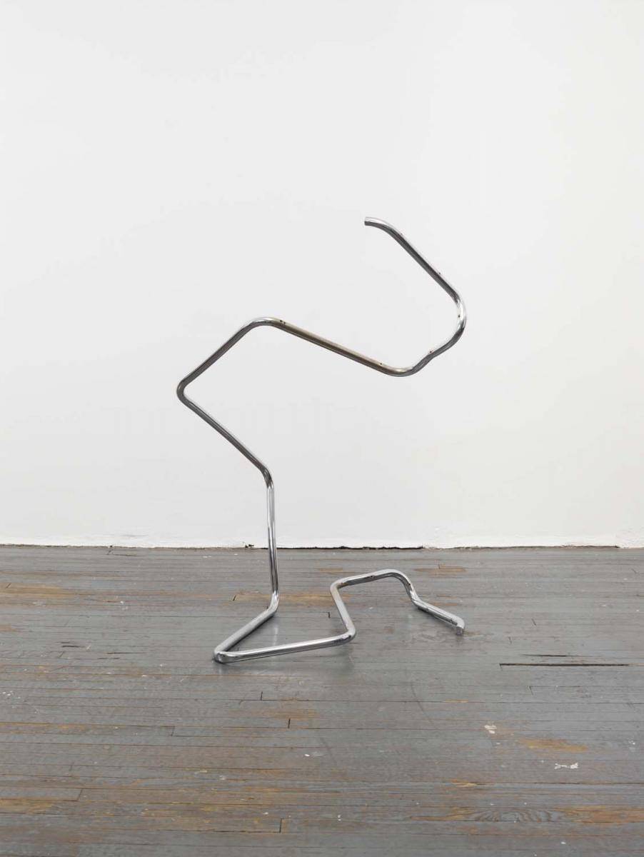 <p>Wade Guyton, “Sans titre (Action sculpture-chair)” (2001). Chaise en acier altéré, 119,4 x 86,4 x 81,3 cm. Photo: Ron Amstutz. Tony Salame/Aishti Foundation, Beirut, Wade Guyton</p>
