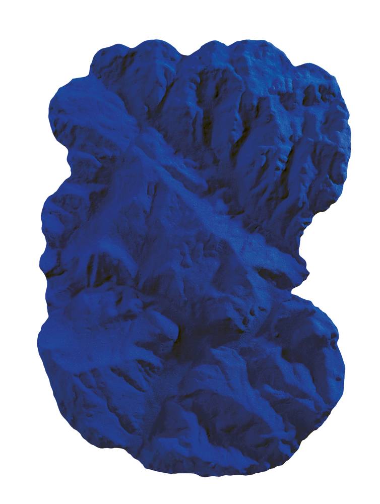 <p>Yves Klein, <em>Relief Planétaire bleu sans titre (RP 004)</em> (1961), Pigment pur et résine synthétique sur polyester et fibre de verre, 54 x 38 x 5,5 cm. © Succession Yves Klein / ADAGP Paris, 2019</p>
