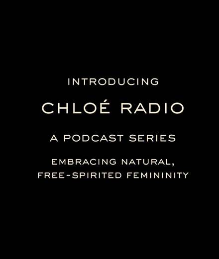 Chloé se lance dans les podcasts avec Clémence Poésy et Isabelle Huppert