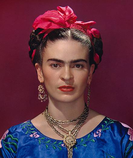Cet été, le V&A Museum célèbre le style unique de Frida Kahlo