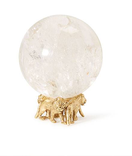 <p>Globe en cristal de roche créé par Robert Goossens pour Gabrielle Chanel.</p>
