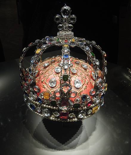 Le Louvre expose les Diamants de la Couronne 