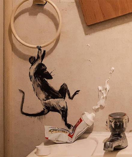 Banksy invite des rongeurs dans sa salle de bain