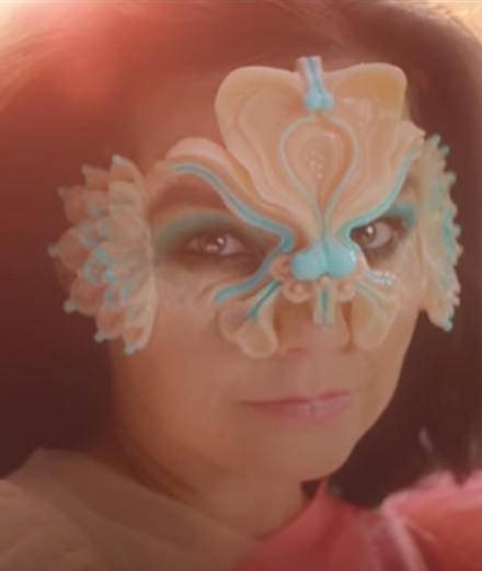 Björk en Gucci dans son nouveau clip “The Gate”