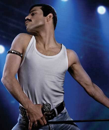 Rami Malek en cuir et moustache dans le film Bohemian Rhapsody diffusé sur M6