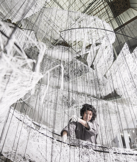 L'installation spectaculaire de Chiharu Shiota au Bon Marché Rive Gauche