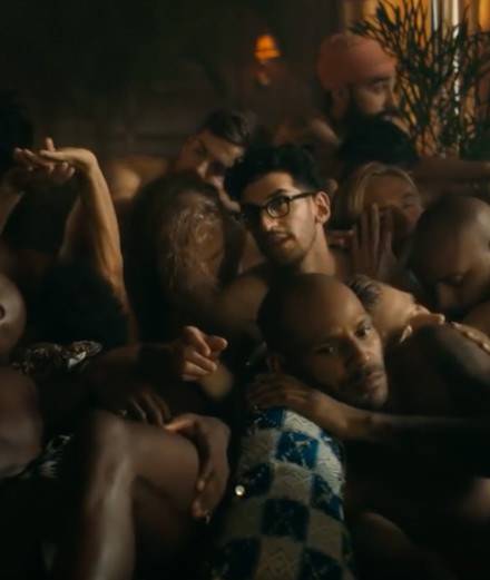 Orgie masculine et French Montana dans le nouveau clip “Don’t Sleep” de Chromeo