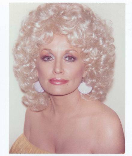 “C'est dur d'être un diamant dans un monde de strass” : pourquoi Dolly Parton est-elle l'icône ultime ?