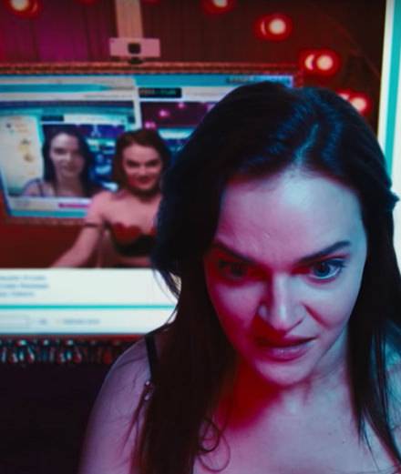 Netflix  s’infiltre dans l’univers des cam girls, ces filles qui se dénudent devant leur webcam