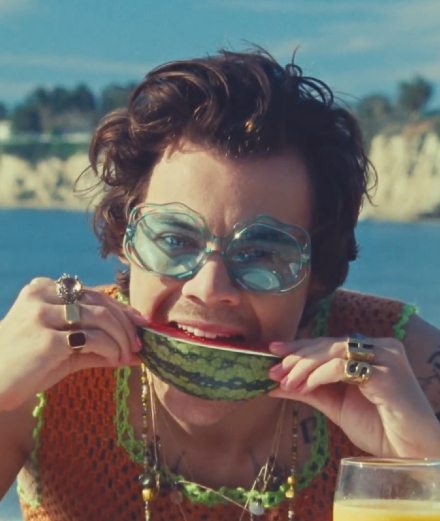 Harry Styles dans clip “Watermelon Sugar”, sorti en mai dernier.