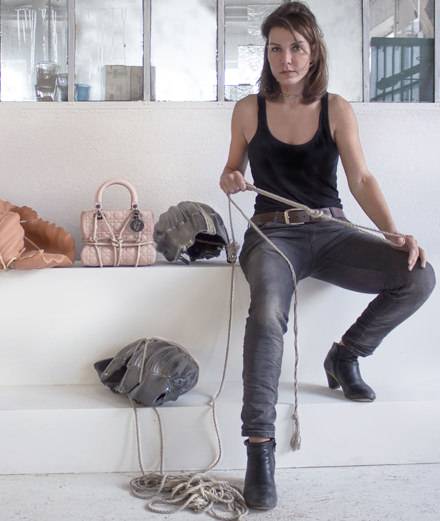 L’artiste Morgane Tschiember transforme le sac Lady Dior en objet érotique