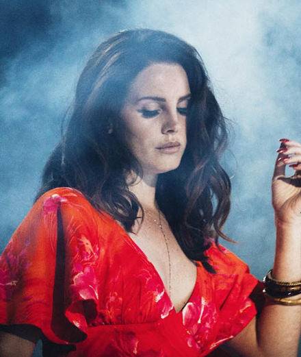 Lana Del Rey, un océan agité et des papillons dans son nouveau clip “Mariners Apartment Complex”