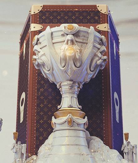 Louis Vuitton : Tous les secrets de la malle imaginée pour le trophée de  League of Legends