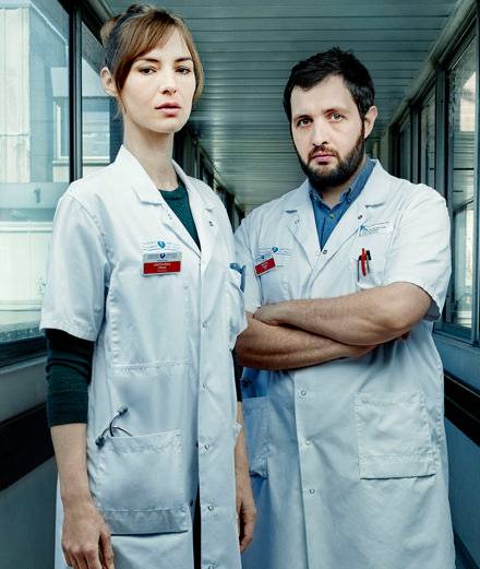 Rencontre avec Louise Bourgoin et Karim Leklou, médecins surbookés de la série “Hippocrate”