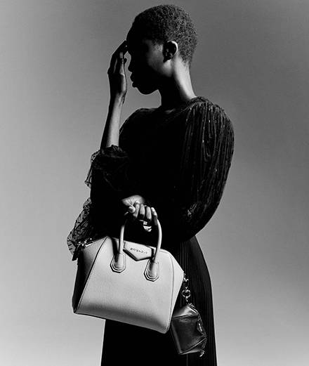 Givenchy célèbre les dix ans de son sac iconique Antigona