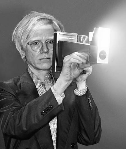 Qui est Philippe Morillon, photographe d’Andy Warhol et de Saint Laurent?