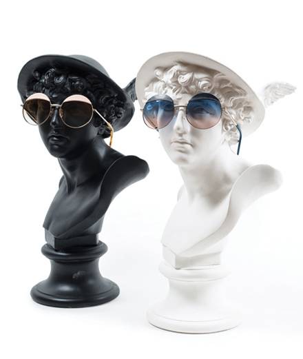 L'esprit pop de Loewe décliné dans une collection de lunettes de soleil
