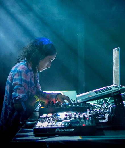 Interview avec Sama Abdulhadi, la DJ qui a lancé la techno en Palestine