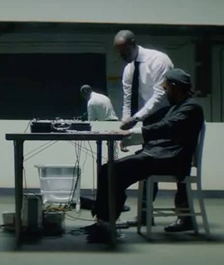 Kendrick Lamar invite Don Cheadle pour son clip puissant “DNA”