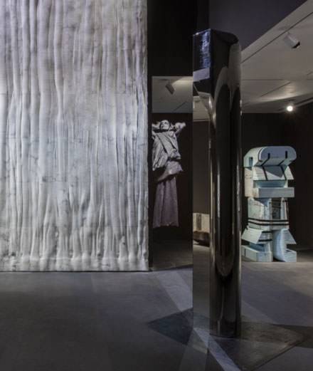 Rick Owens dévoile son mobilier design au MOCA
